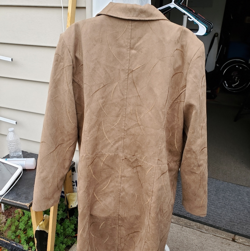 Classy coat - Picture 4 of 8